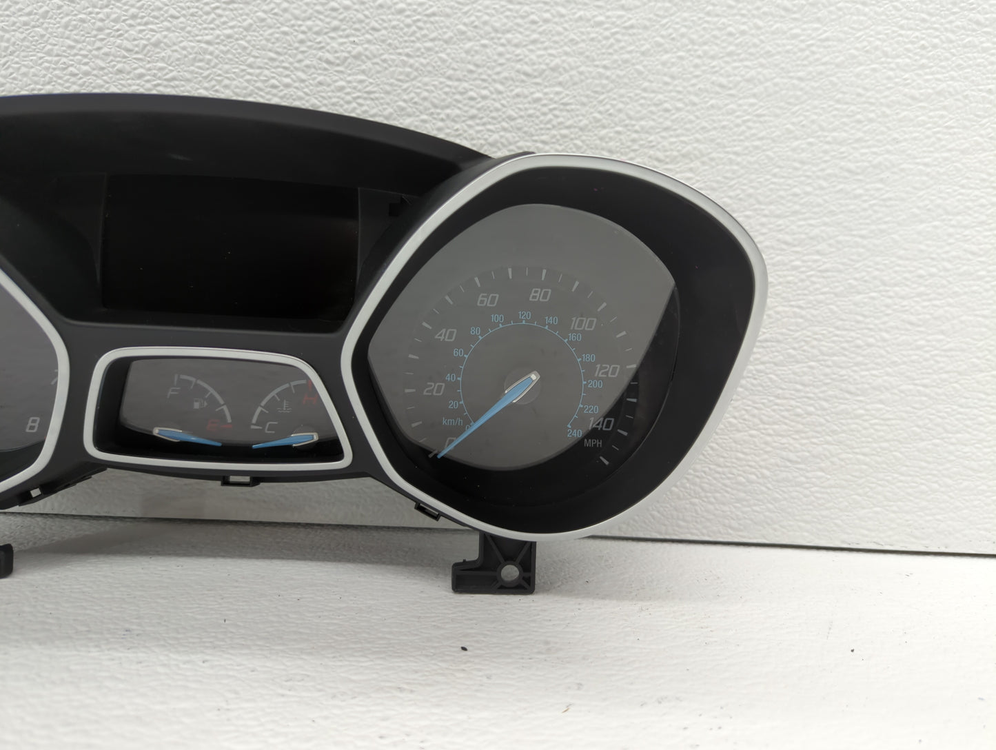 2013-2014 Ford Focus Instrument Cluster Speedometer Gauges P/N:CM5T-10849-CTC CM5T-10849-CTB Fits 2013 2014 OEM Used Auto Parts - Oemusedautoparts1.com