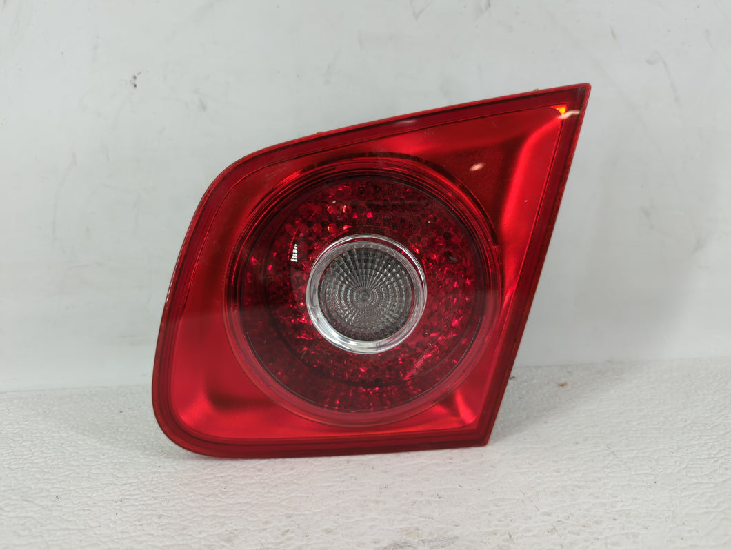 2005-2007 Volkswagen Jetta Tail Light Assembly Passenger Right OEM P/N:1K5 945 094J 1K5 945 096J Fits 2005 2006 2007 OEM Used Auto Parts