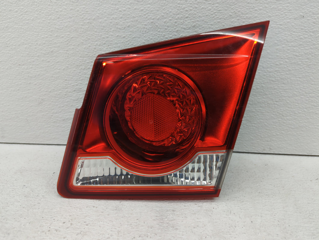 2011-2016 Chevrolet Cruze Tail Light Assembly Passenger Right OEM P/N:3057KLCP 2T 11 1P GM Fits 2011 2012 2013 2014 2015 2016 OEM Used Auto Parts