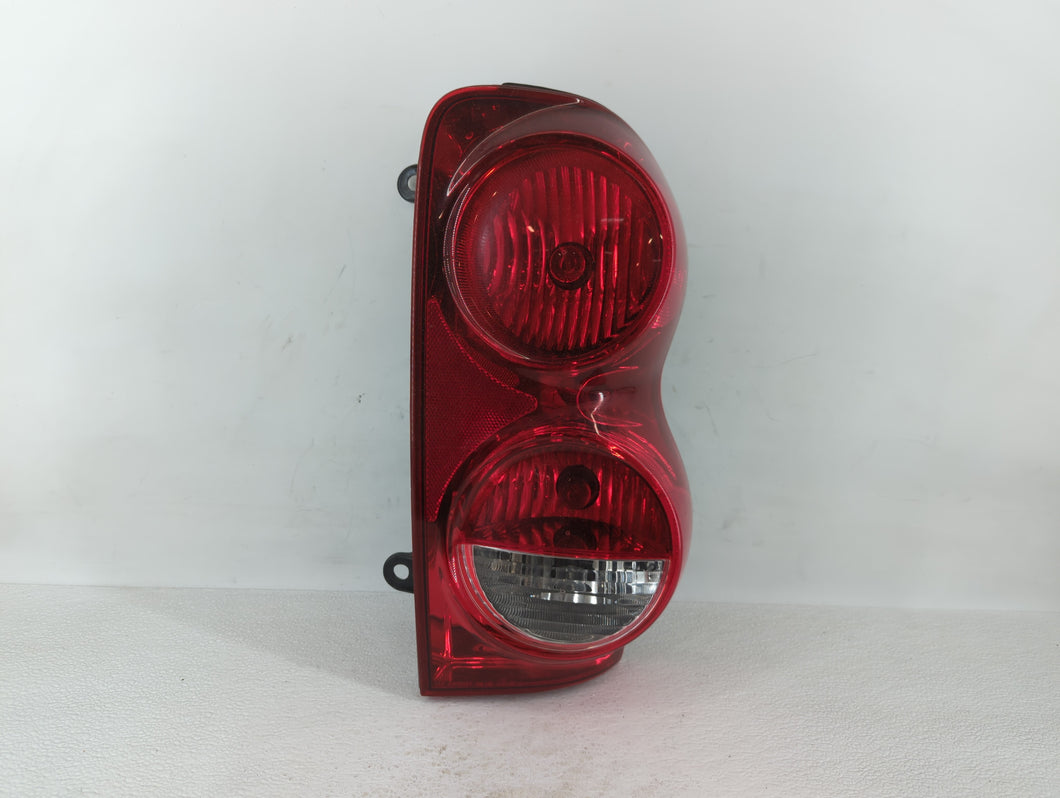 2004 Dodge Durango Tail Light Assembly Passenger Right OEM P/N:55077426AG 55077426AK Fits 2005 2006 2007 2008 2009 OEM Used Auto Parts