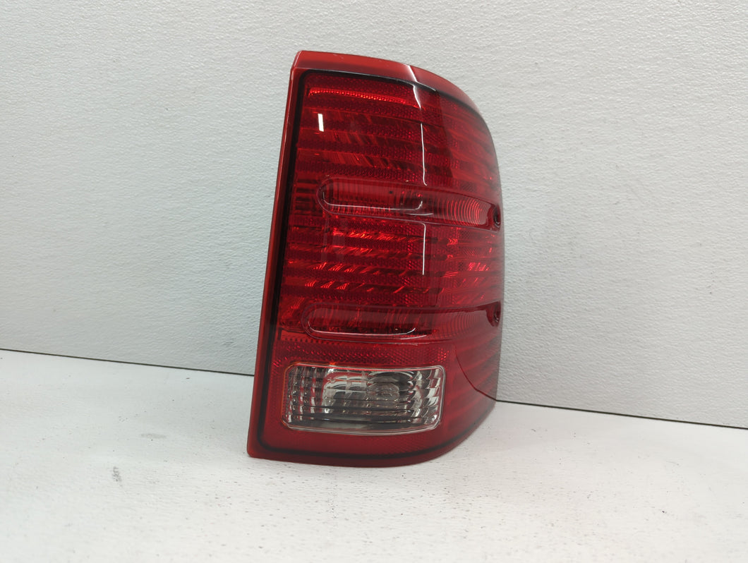 2001-2005 Ford Explorer Tail Light Assembly Passenger Right OEM P/N:1L54-13B504-A FR304-U000R Fits 2001 2002 2003 2004 2005 OEM Used Auto Parts