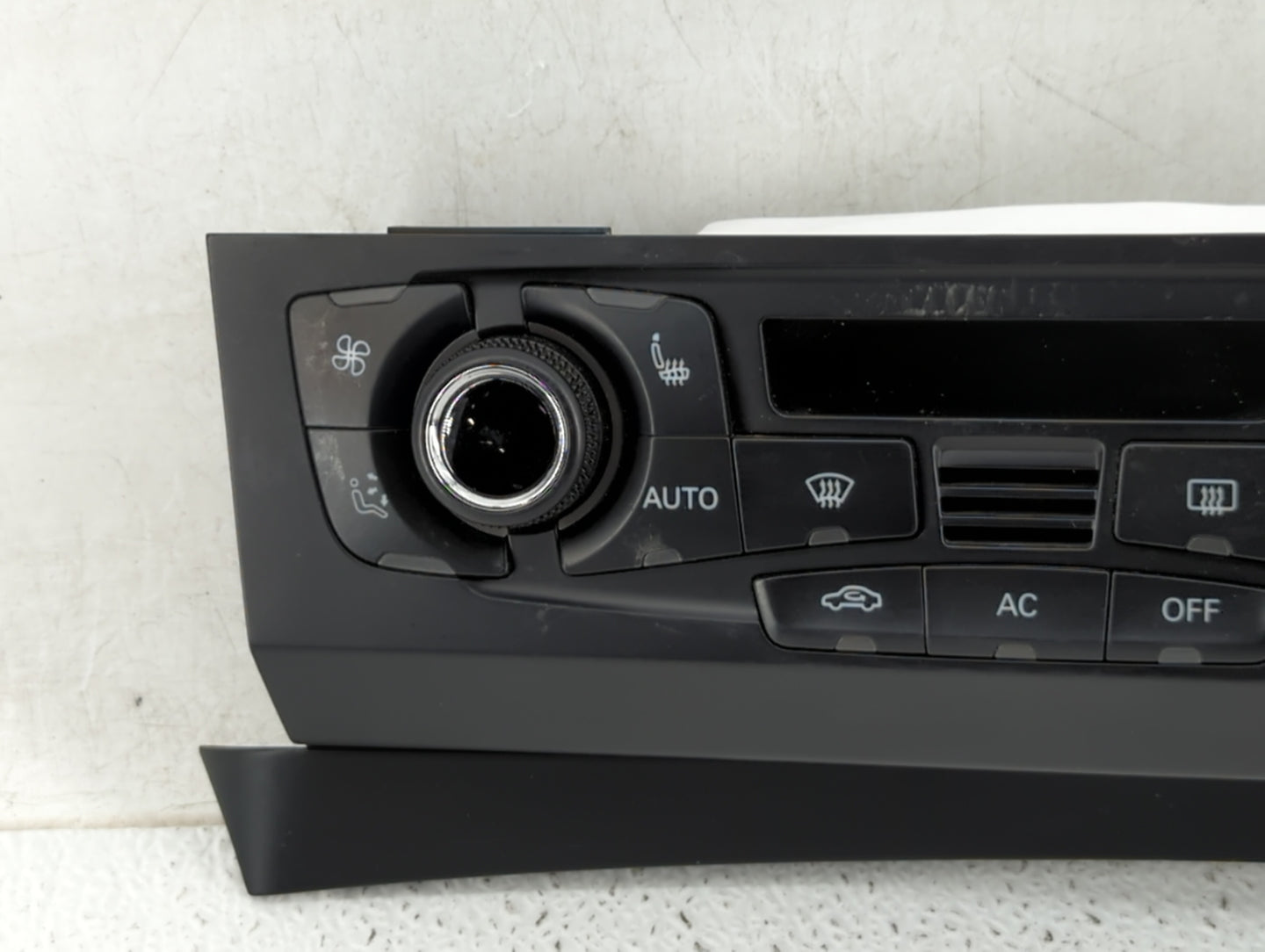 2008-2013 Audi S5 Climate Control Module Temperature AC/Heater Replacement P/N:8T1 820 043 AA 8T1 820 043 AK Fits OEM Used Auto Parts - Oemusedautoparts1.com
