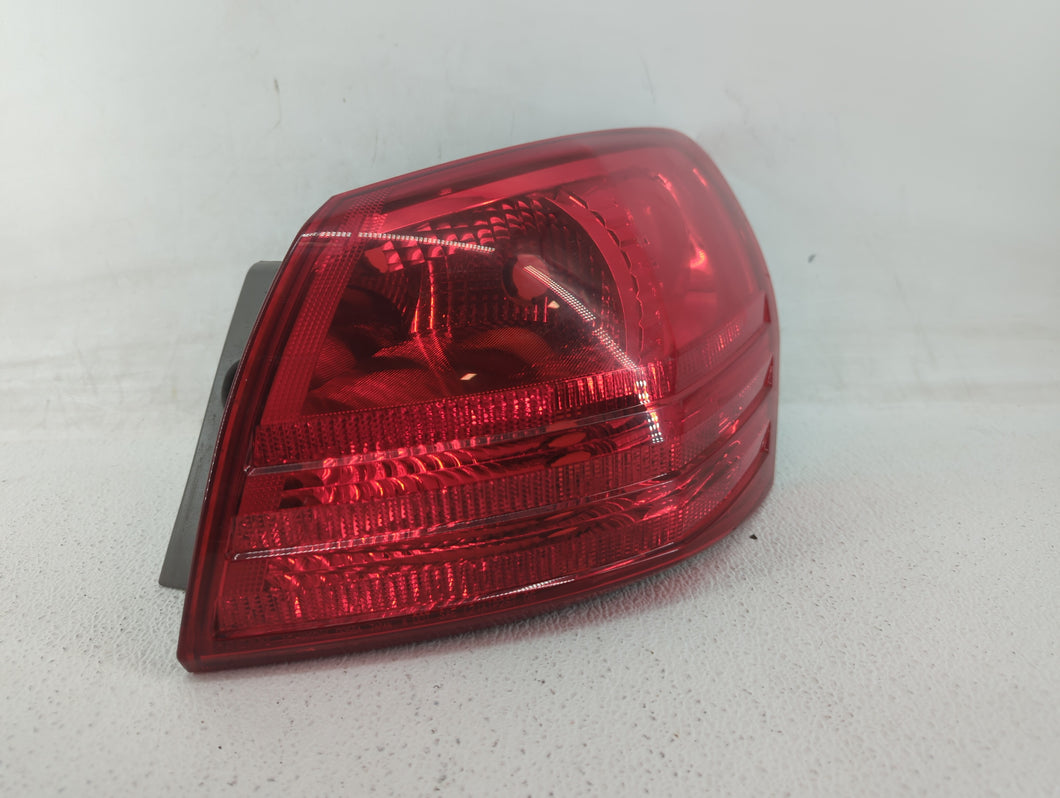 2008-2015 Nissan Rogue Tail Light Assembly Passenger Right OEM P/N:92403-E80 92405-3R510 Fits OEM Used Auto Parts