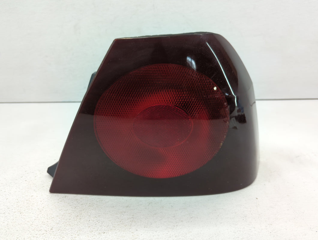 2004-2005 Chevrolet Impala Tail Light Assembly Passenger Right OEM P/N:16525262 Fits 2004 2005 OEM Used Auto Parts