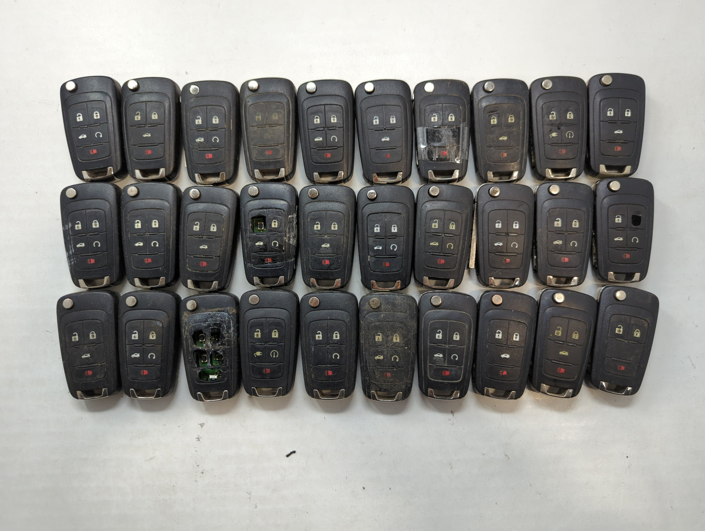 Lot of 30 Chevrolet Keyless Entry Remote Fob MIXED FCC IDS MIXED PART - Oemusedautoparts1.com