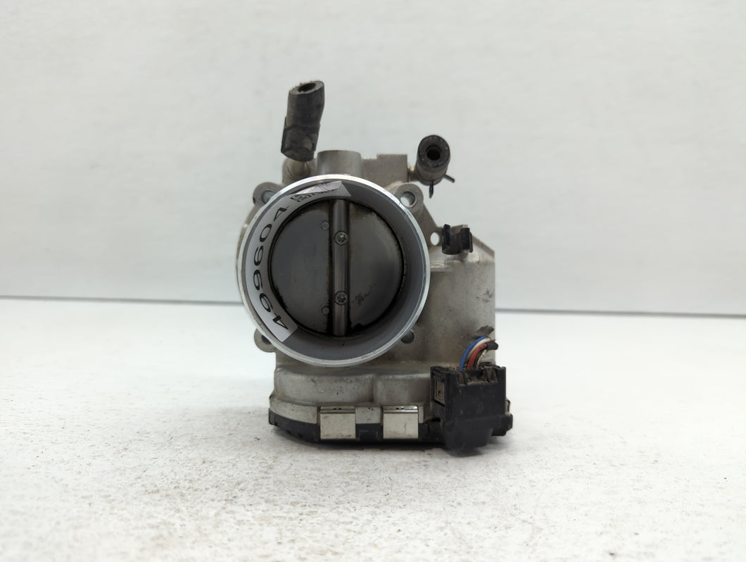 2014-2015 Hyundai Tucson Throttle Body P/N:35100-2G700 Fits 2011 2012 2013 2014 2015 2016 OEM Used Auto Parts