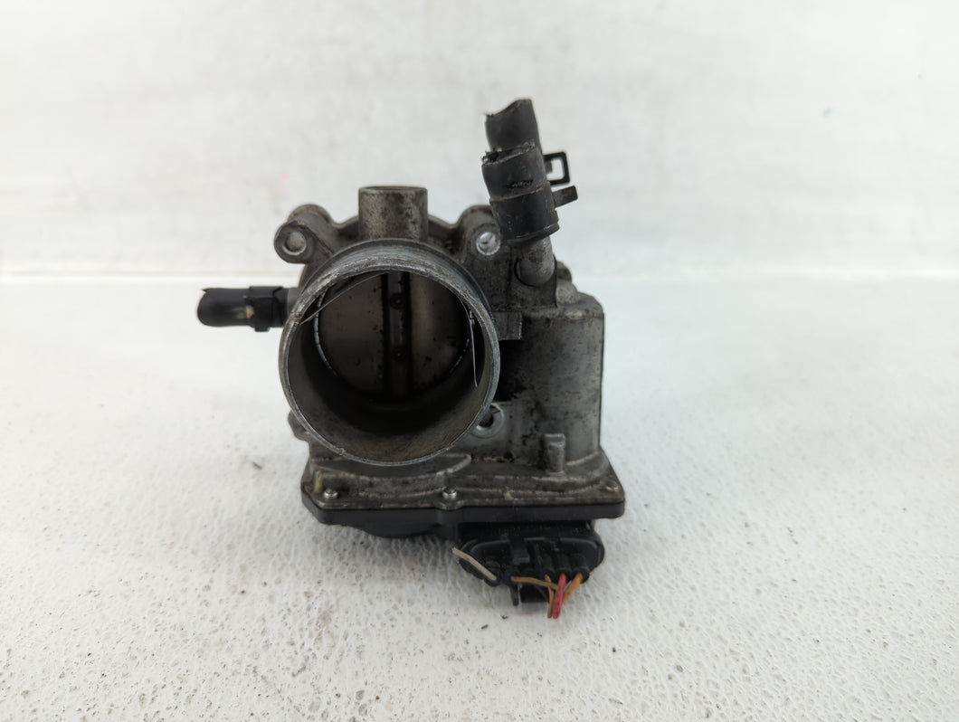 2013-2014 Hyundai Veloster Throttle Body P/N:35100-2B320 Fits 2013 2014 2015 2016 OEM Used Auto Parts