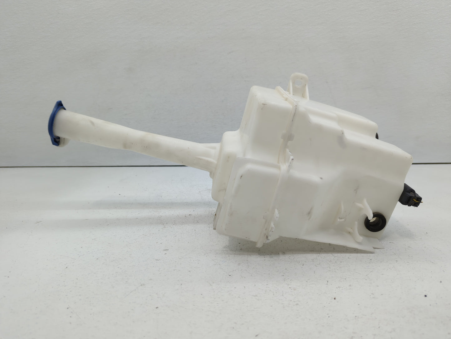 2011-2015 Hyundai Sonata Windshield Washer Fluid Reservoir Bottle Oem - Oemusedautoparts1.com