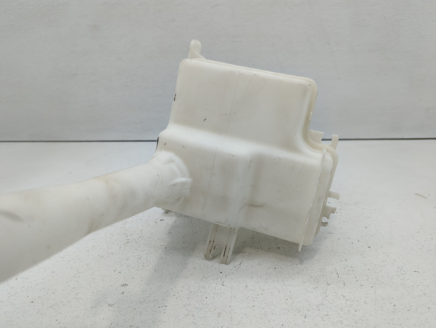2011-2015 Hyundai Sonata Windshield Washer Fluid Reservoir Bottle Oem - Oemusedautoparts1.com