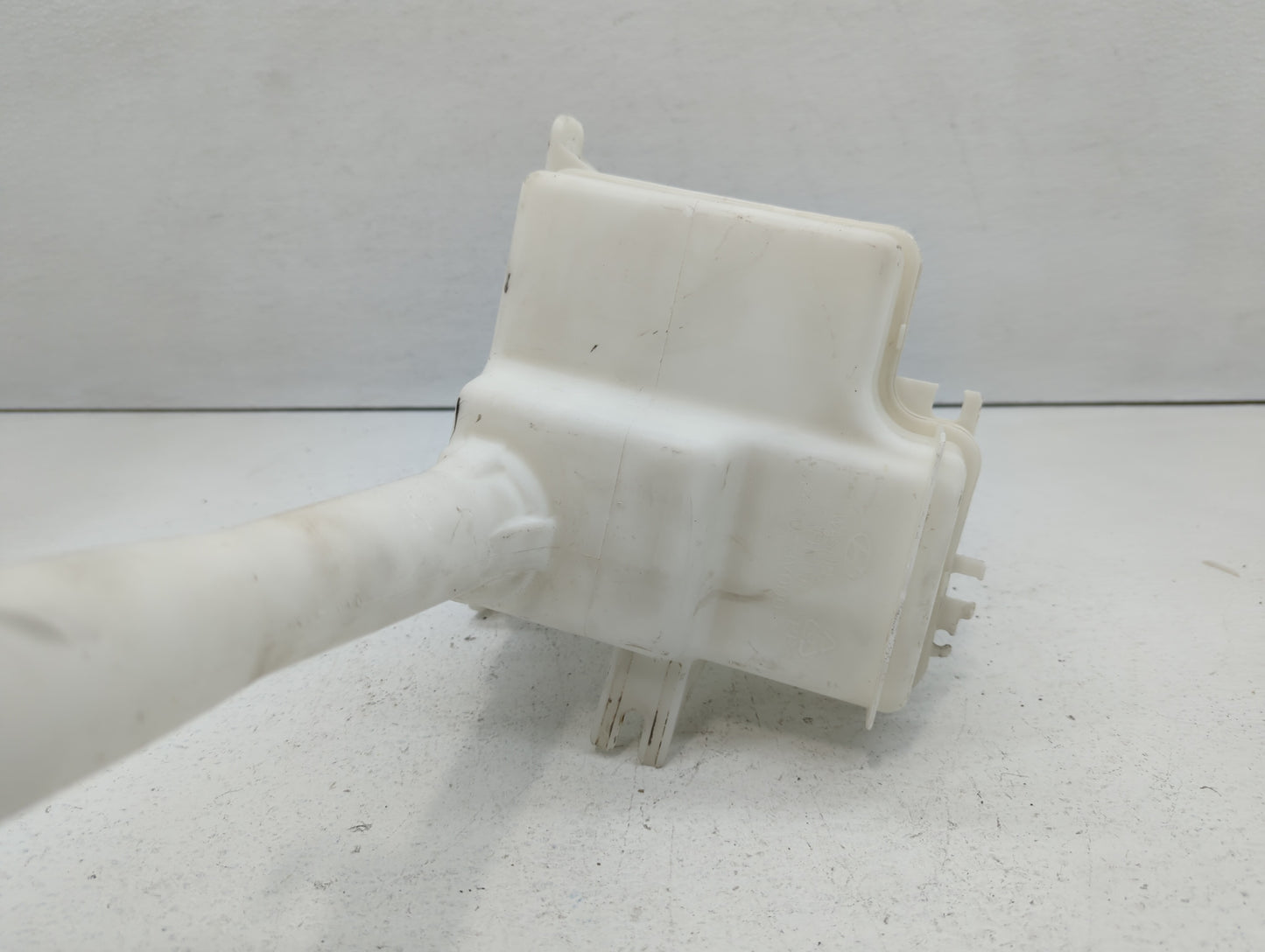 2011-2015 Hyundai Sonata Windshield Washer Fluid Reservoir Bottle Oem - Oemusedautoparts1.com