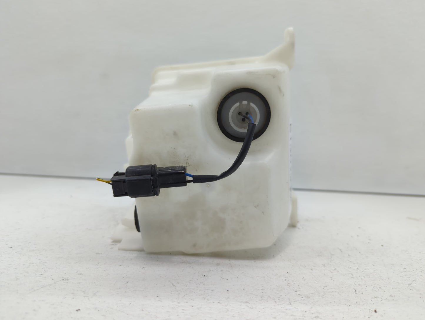 2011-2015 Hyundai Sonata Windshield Washer Fluid Reservoir Bottle Oem - Oemusedautoparts1.com