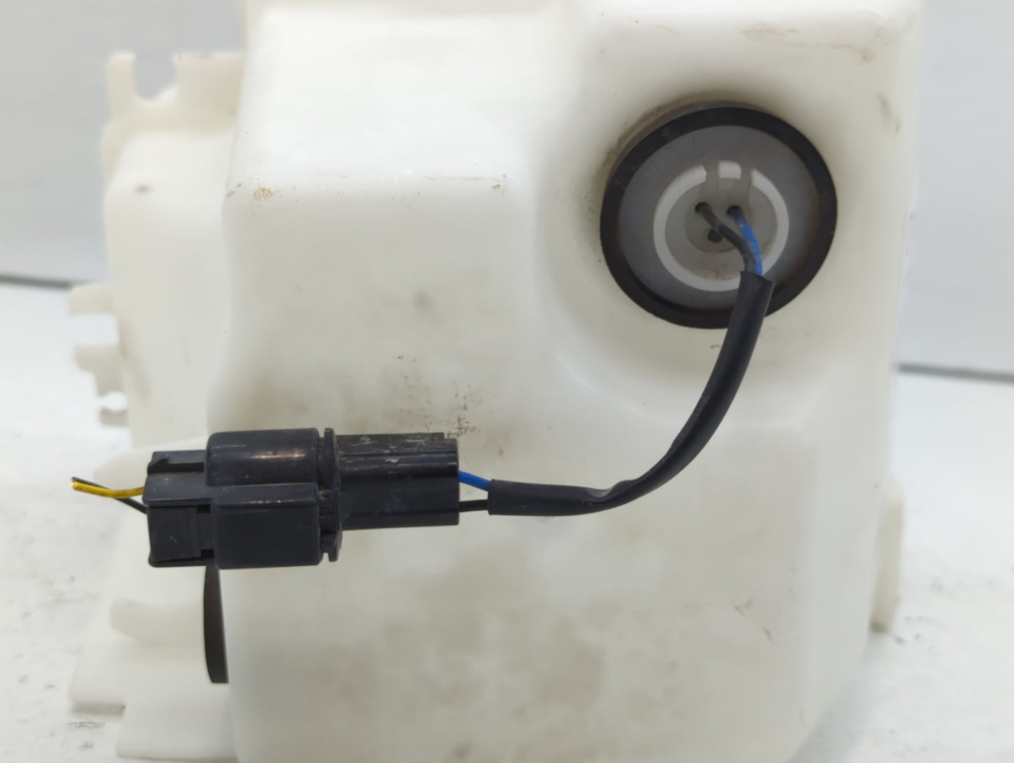 2011-2015 Hyundai Sonata Windshield Washer Fluid Reservoir Bottle Oem - Oemusedautoparts1.com