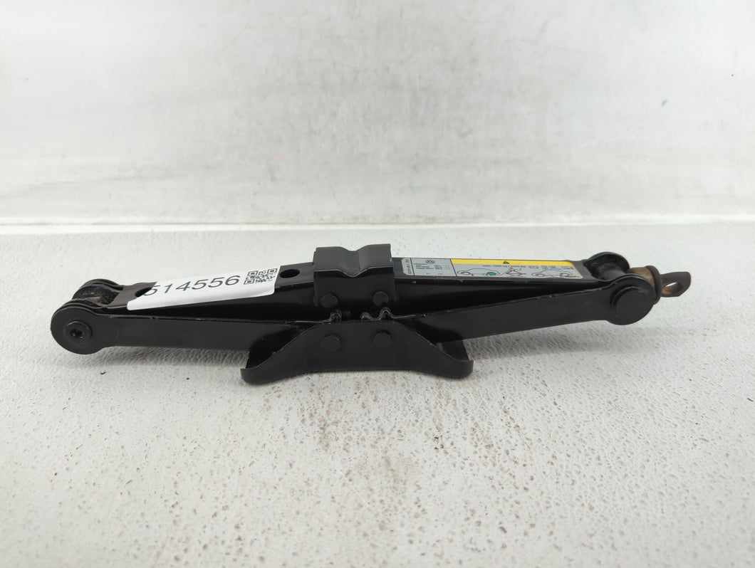 2014 Volkswagen Passat Spare Scissor Car Jack