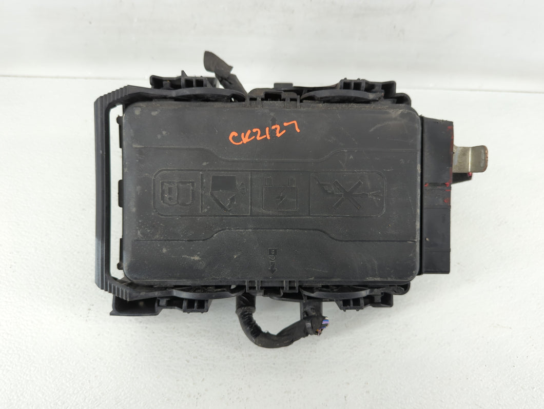 2018-2019 Chevrolet Malibu Fusebox Fuse Box Panel Relay Module P/N:84586306 84181106 Fits 2018 2019 OEM Used Auto Parts