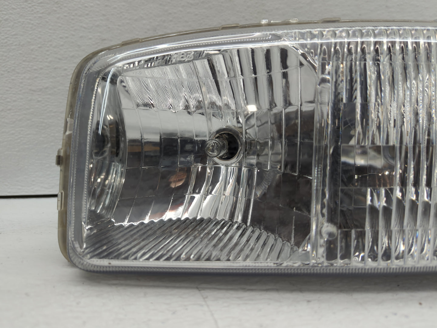 2006-2007 Gmc Sierra 1500 Driver Left Oem Head Light Headlight Lamp - Oemusedautoparts1.com