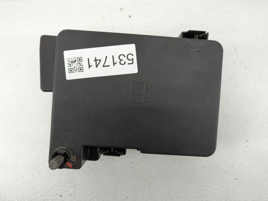 2016-2017 Chevrolet Equinox Fusebox Fuse Box Panel Relay Module P/N:22922727 84080470_01 Fits 2016 2017 OEM Used Auto Parts