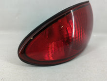 2000-2002 Chevrolet Cavalier Tail Light Assembly Driver Left OEM P/N:16519319 Fits 2000 2001 2002 OEM Used Auto Parts