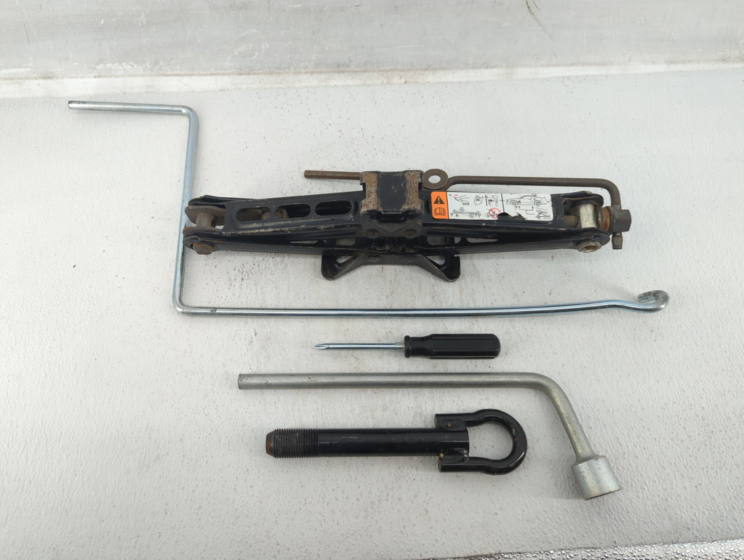 2011 Chrysler 300 Spare Scissor Car Jack