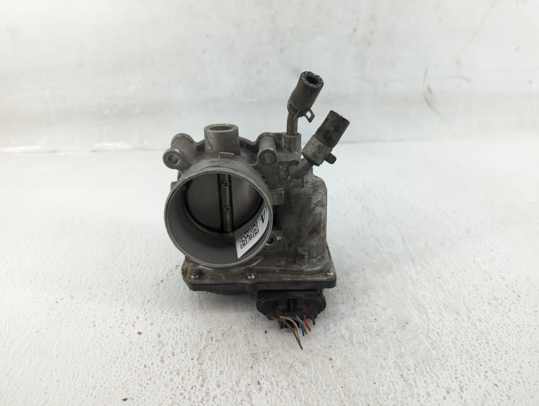 2000-2002 Chevrolet Silverado 1500 Throttle Body P/N:35100-2E000 Fits 2000 2001 2002 OEM Used Auto Parts