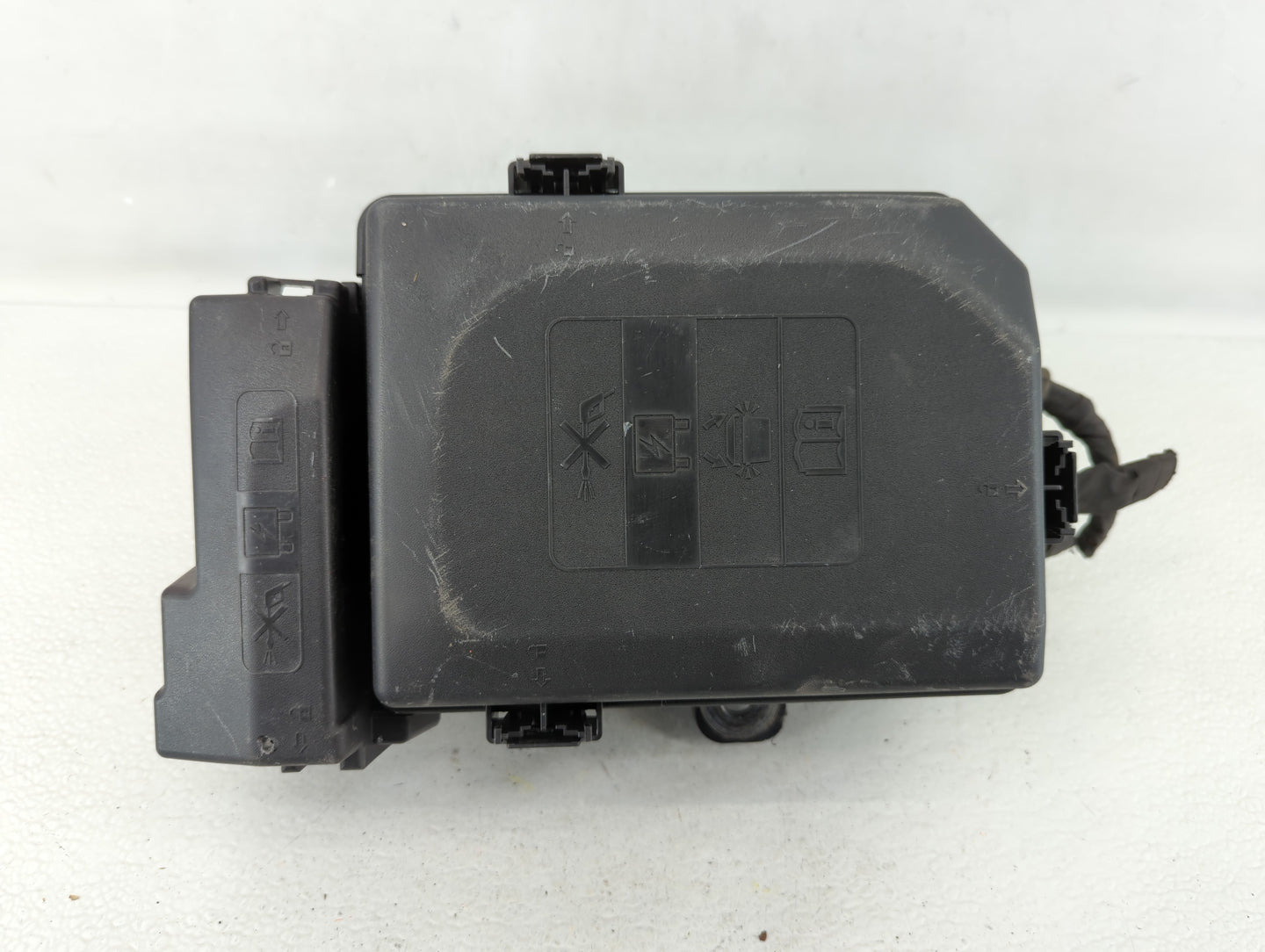2018-2021 Gmc Terrain Fusebox Fuse Box Panel Relay Module P/N:23246682 Fits 2018 2019 2020 2021 2022 OEM Used Auto Parts - Oemusedautoparts1.com