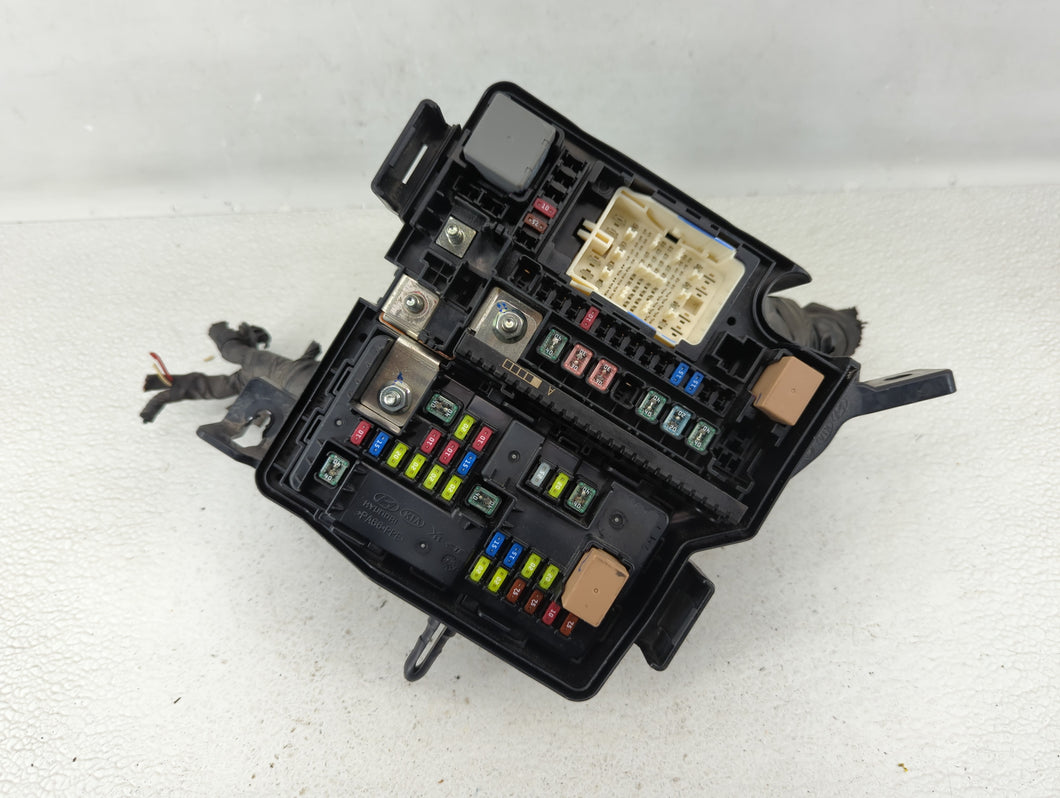 2016-2018 Kia Sorento Fusebox Fuse Box Panel Relay Module P/N:VS91201C618 Fits 2016 2017 2018 OEM Used Auto Parts