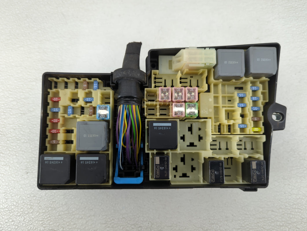 2015-2016 Lincoln Mkc Fusebox Fuse Box Panel Relay Module P/N:AV6T-14A142-AB AV6T-14A067-AD Fits 2015 2016 OEM Used Auto Parts