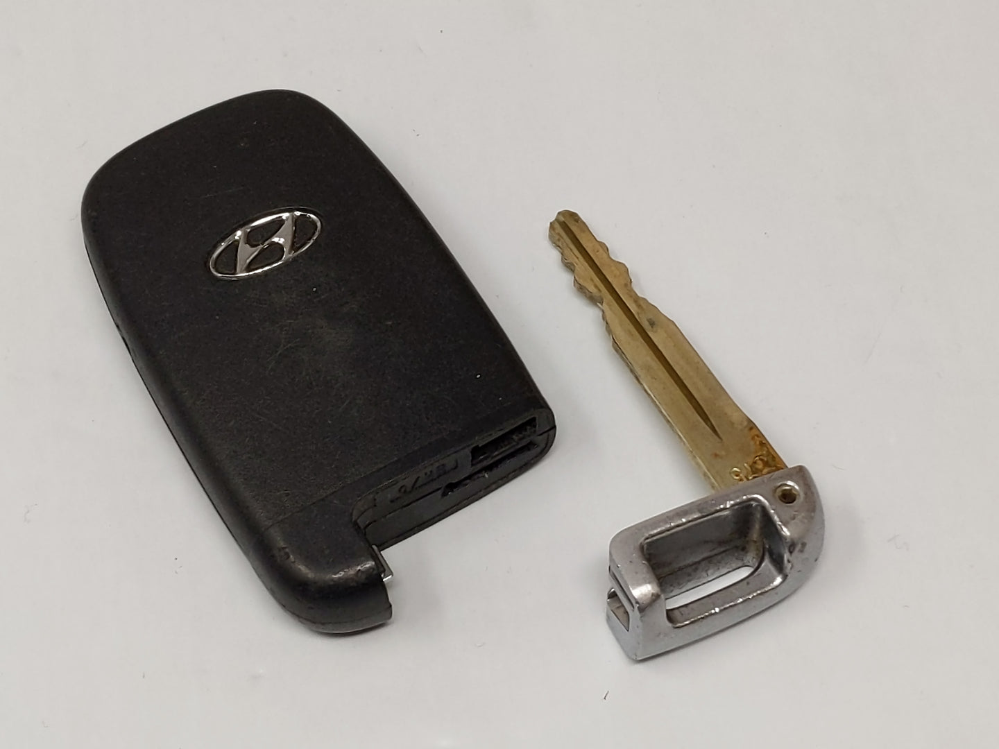 Hyundai Keyless Entry Remote Fob Sy5hmfna04 4 Buttons - Oemusedautoparts1.com