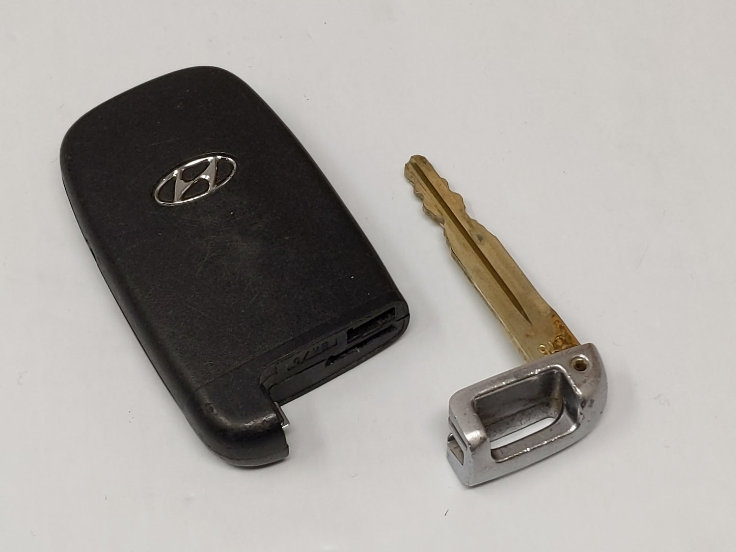 Hyundai Keyless Entry Remote Fob Sy5hmfna04 4 Buttons - Oemusedautoparts1.com