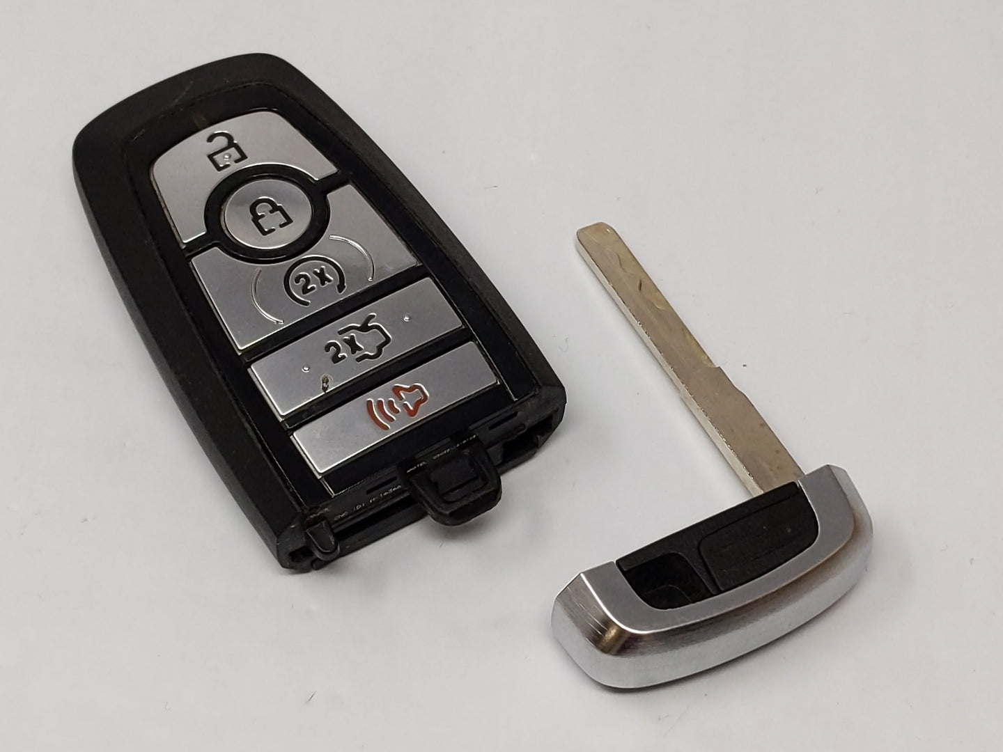 Ford Mustang Keyless Entry Remote M3n-A2c931426 Jr3t-15k601-Bd 5 Buttons - Oemusedautoparts1.com