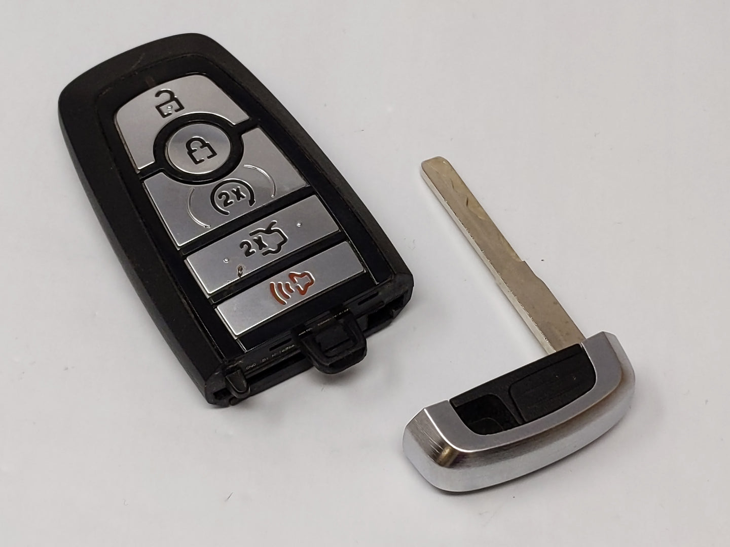 Ford Mustang Keyless Entry Remote M3n-A2c931426 Jr3t-15k601-Bd 5 Buttons - Oemusedautoparts1.com