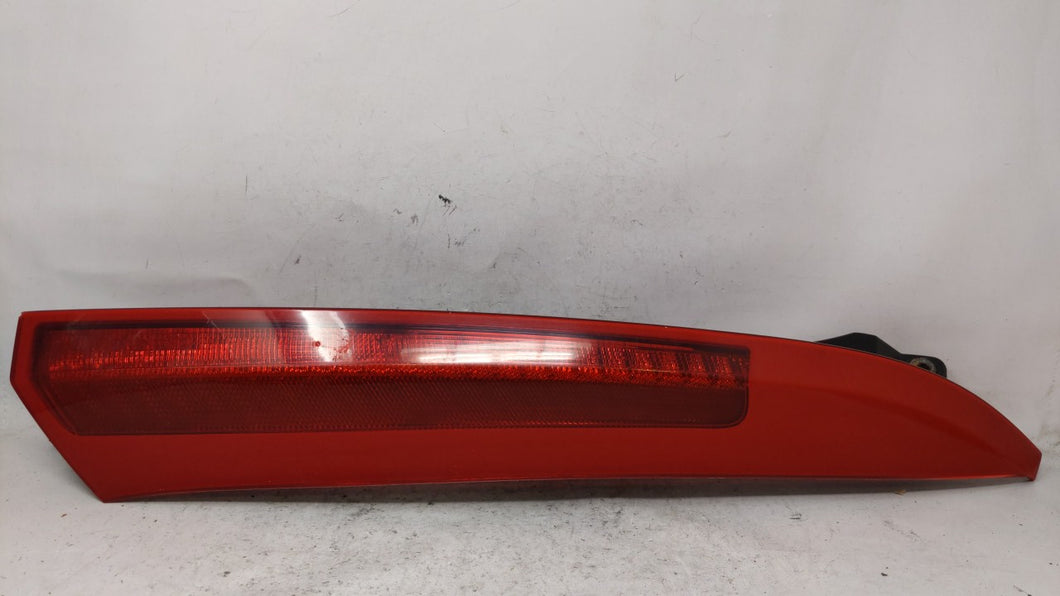 2003-2006 Volvo Xc90 Tail Light Assembly Passenger Right OEM P/N:9483772 Fits 2003 2004 2005 2006 OEM Used Auto Parts