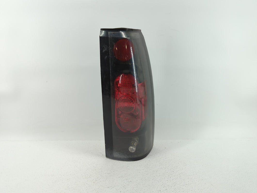 1995-1999 Chevrolet Suburban Tail Light Assembly Passenger Right OEM P/N:AI2RS2T Fits 1992 1993 1994 1995 1996 1997 1998 1999 2000 OEM Used Auto Parts - Oemusedautoparts1.com